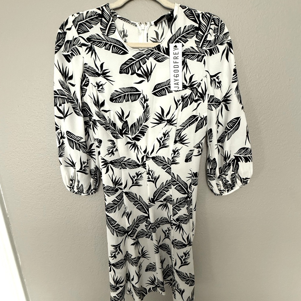 JAYGODFREY Monochrome Leaf Pattern Long Sleeve Dress - Picture 2 of 4